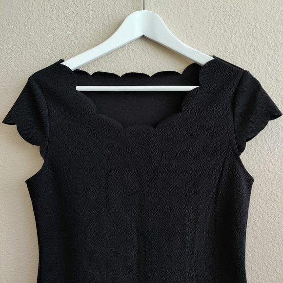 SHEIN Scallop Trim Solid Tee Size L - Picture 3 of 14